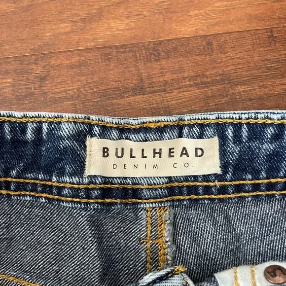 Bullhead Low Rise Short - Picture 2 of 5